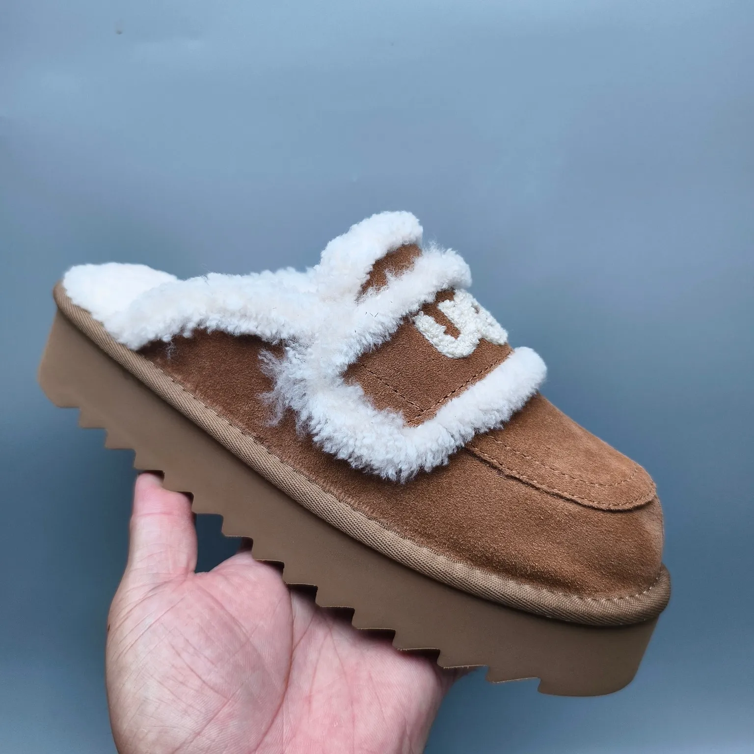 💰480 UGG sheepskin all-in-one snow boots 1208 Thick-soled curly fur casual fur flip flops with large logo Color: maroon sand antelope brown black chocolate Code number: 35-40 yards